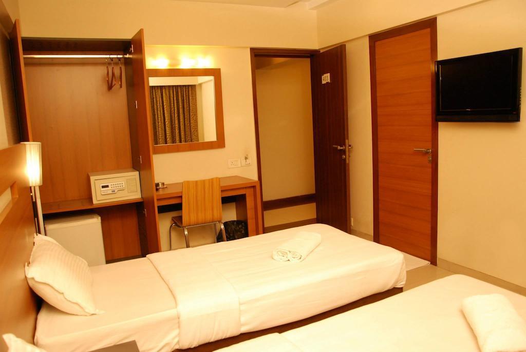 Hotel Tanish Residency Navi Mumbai Phòng bức ảnh